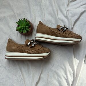 Softwares Cadie in Cognac Color